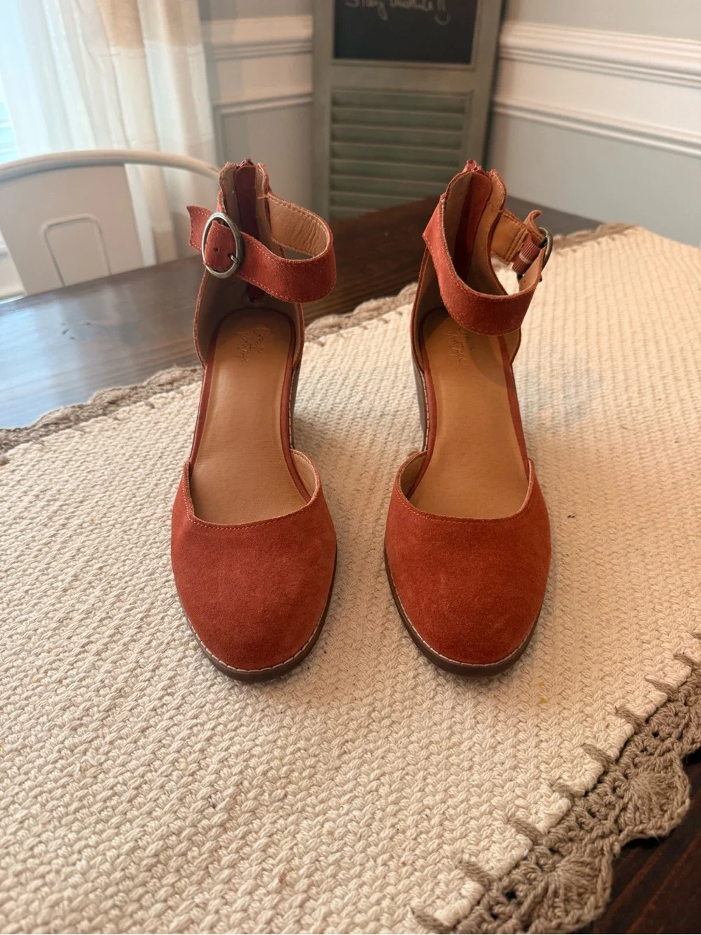 Crown Vintage Ludawen wedge pumps Sz 9M